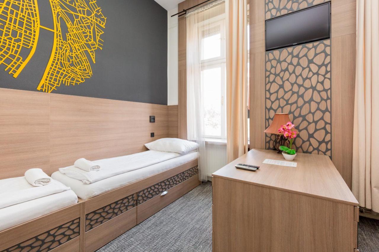 E14 Design Hostel Будапеща Екстериор снимка